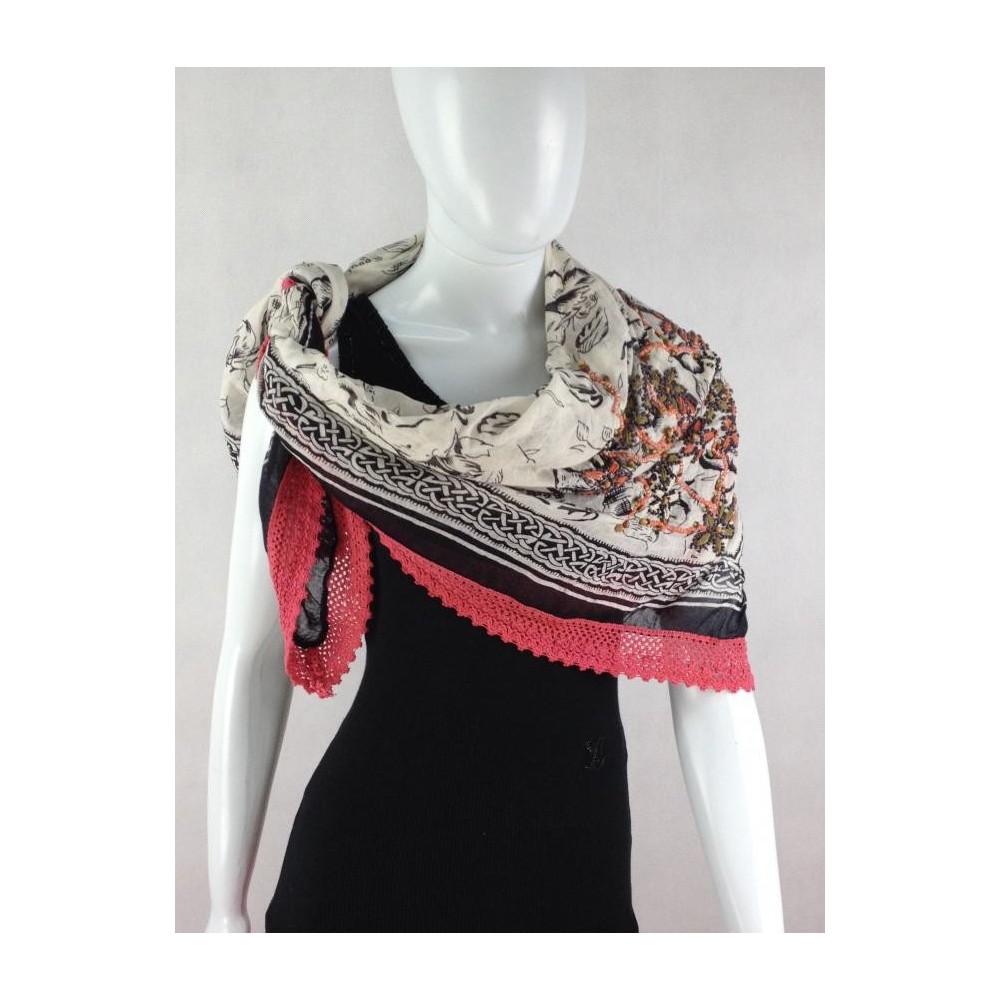 ÉCHARPE BORDADA COM MIÇANGAS