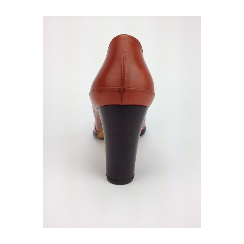 SAPATO POLLINI DE BICO REDONDO