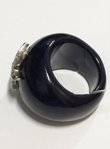 ANEL COM DETALHE EM STRASS