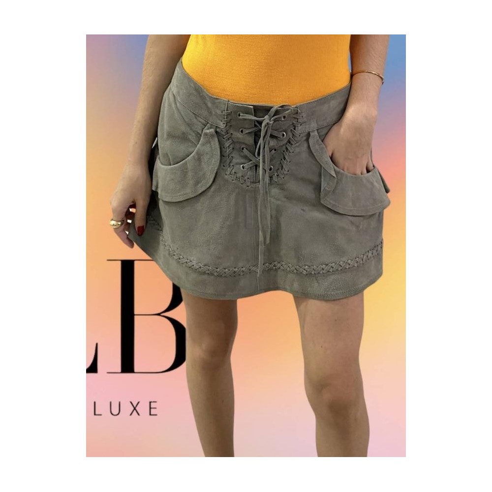 SAIA CRIS BARROS DE CAMURÇA CURTA