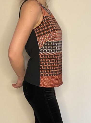 BLUSA COM DOIS TONS DE TECIDO