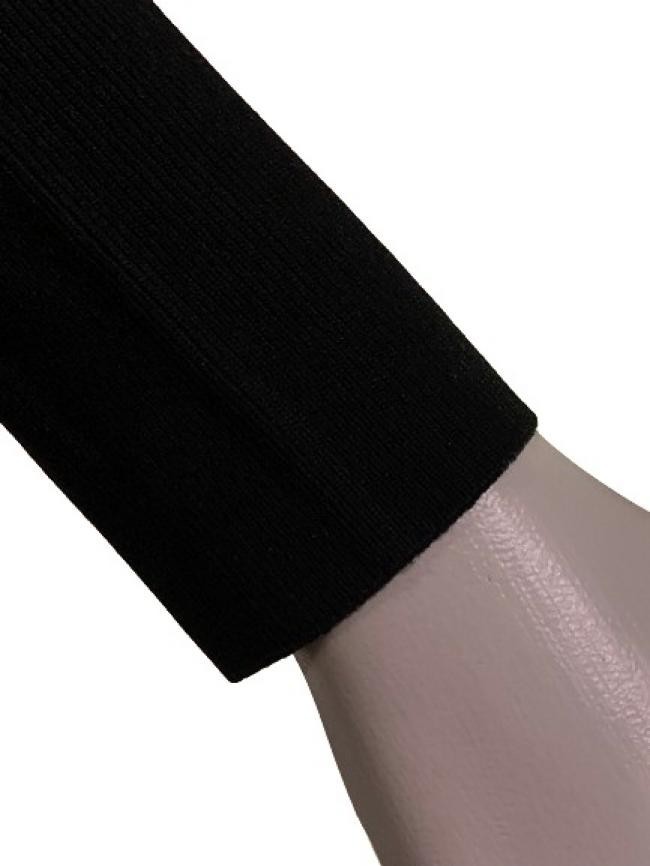 BLUSA CYRUS COM APLICAÇÕES DE BOLINHAS NO DECOTE