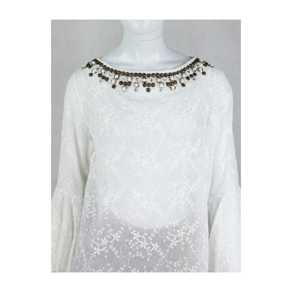 BATA FLOWER POWER BORDADA COM PÉROLAS