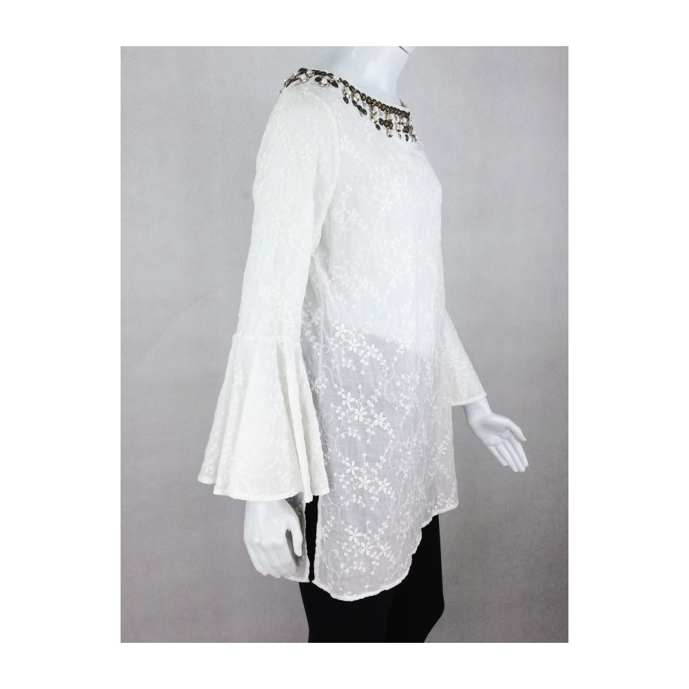 BATA FLOWER POWER BORDADA COM PÉROLAS